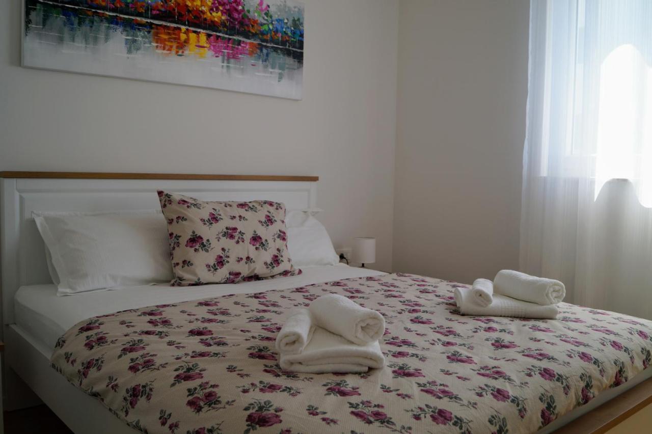 Apartment Ivona With Beautiful Seaview Makarska Kültér fotó