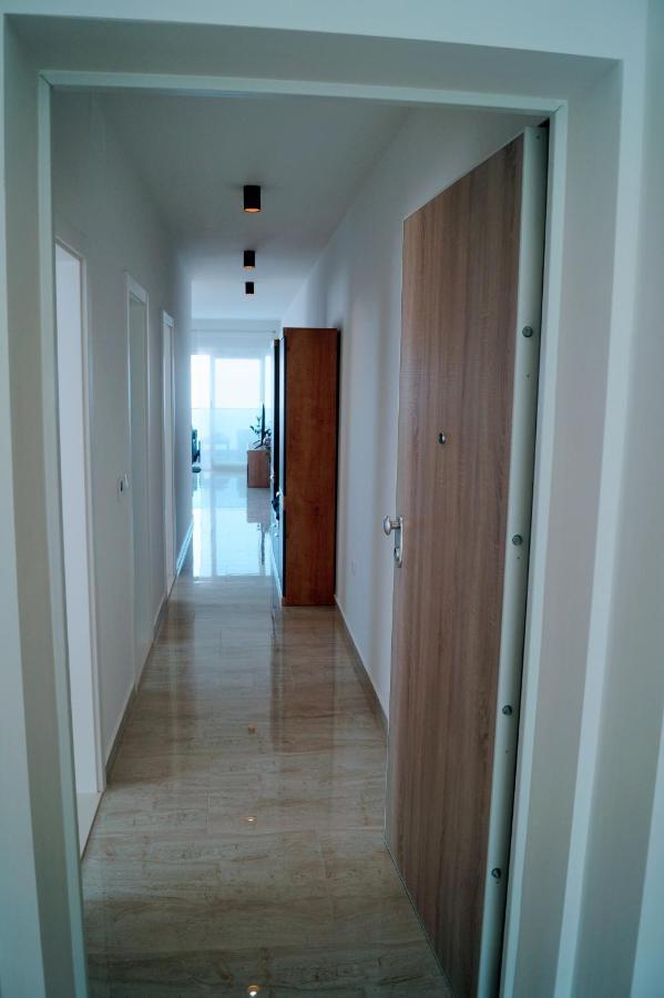 Apartment Ivona With Beautiful Seaview Makarska Kültér fotó