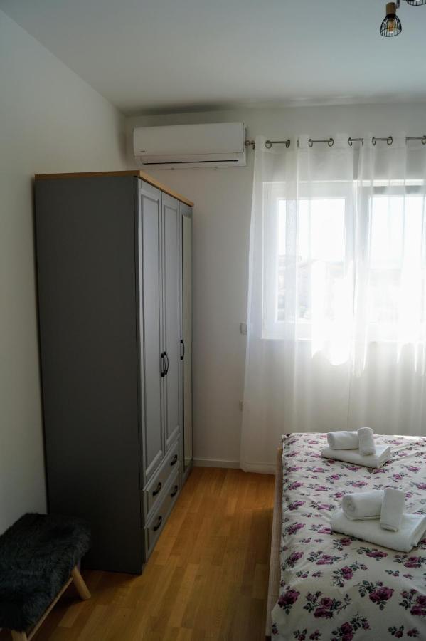 Apartment Ivona With Beautiful Seaview Makarska Kültér fotó