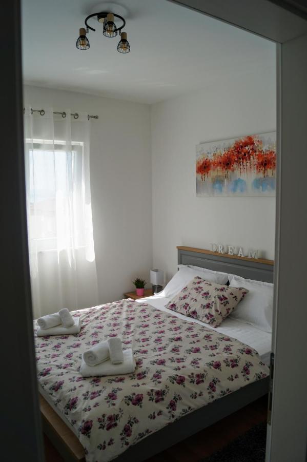 Apartment Ivona With Beautiful Seaview Makarska Kültér fotó