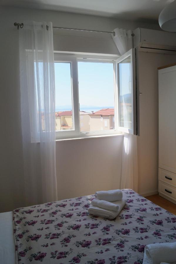 Apartment Ivona With Beautiful Seaview Makarska Kültér fotó